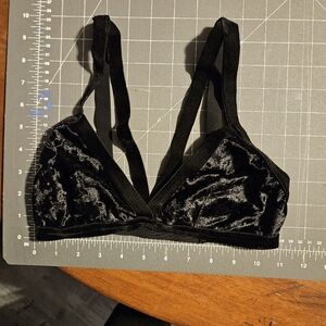 Ladies Pullover Strappy Bralette xs